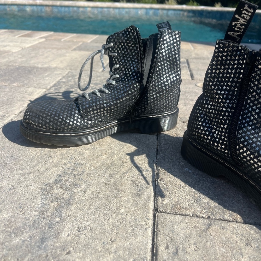 Dr. Martens Black Star Pattern Kids Combat Boots size 3 - Picture 9 of 14